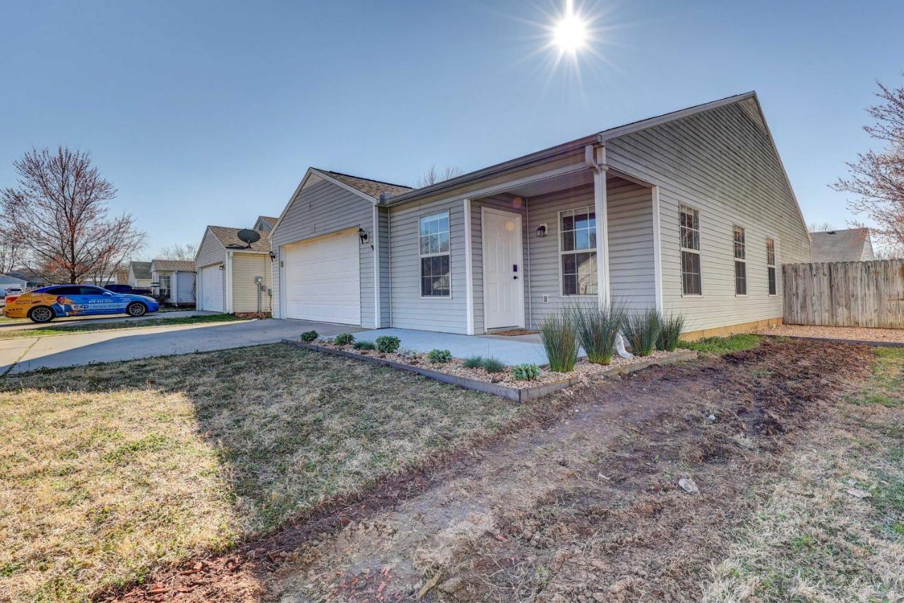 Chic Bentonville Home With Patio And Fire Pit! Exterior photo